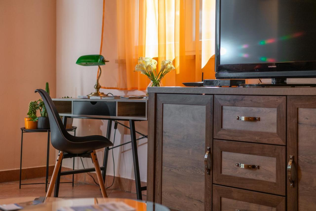 Apartment Orange 29 โรวีน ภายนอก รูปภาพ