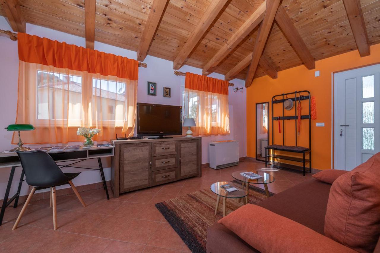 Apartment Orange 29 โรวีน ภายนอก รูปภาพ