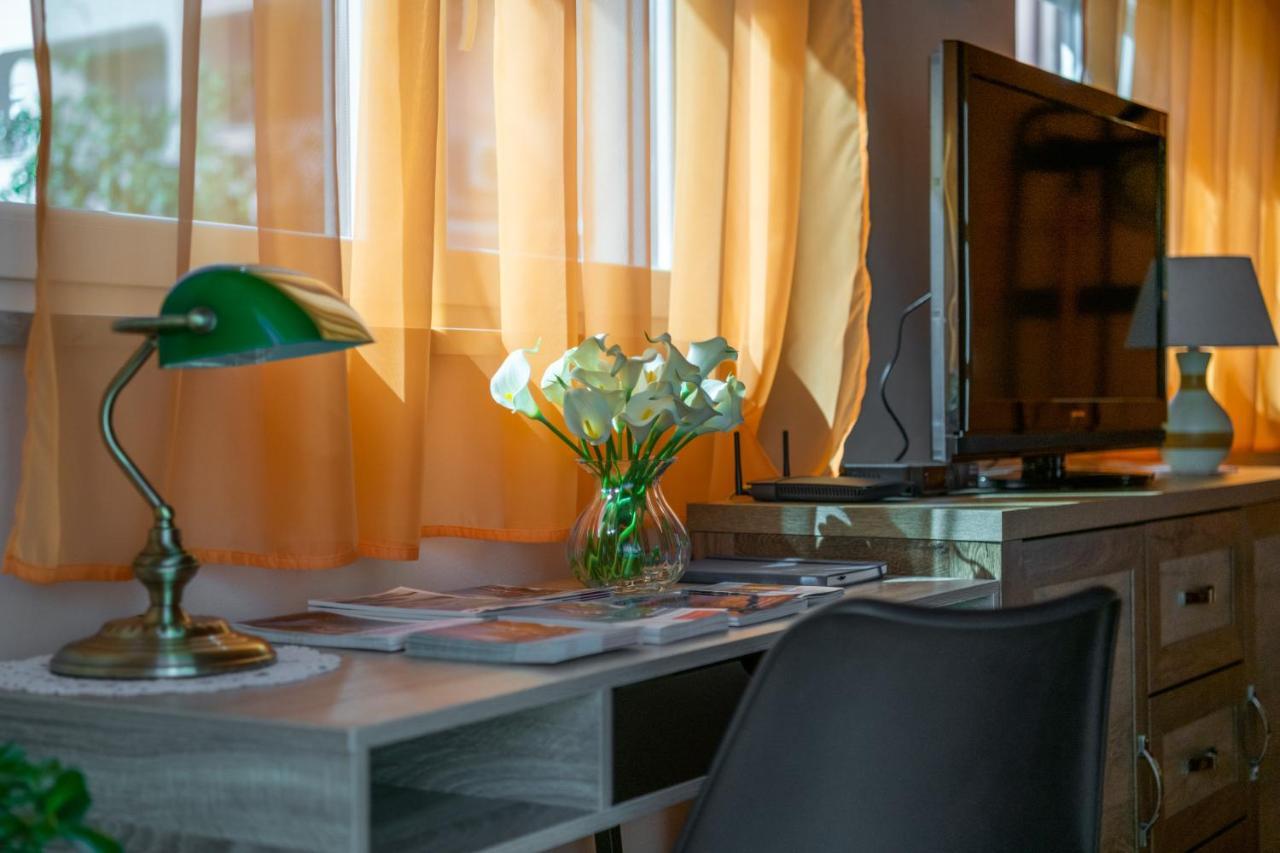 Apartment Orange 29 โรวีน ภายนอก รูปภาพ